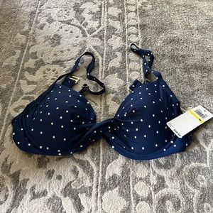 Catalina Women's Standard Twist Front Underwire Bikini Top
Size M
